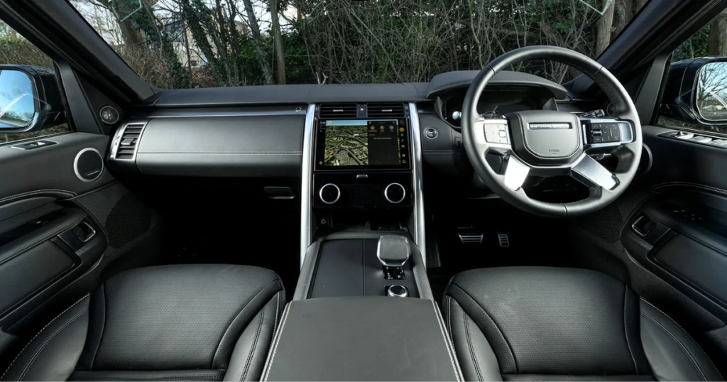 Rent a Land Rover Discovery in dubai